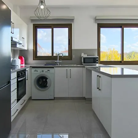 Phaedrus Living City View Luxury Flat Georgos 203 *