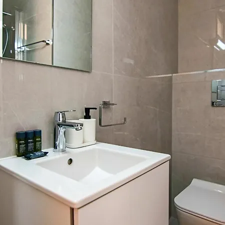 Phaedrus Living City View Luxury Flat Georgos 203 Lägenhet *