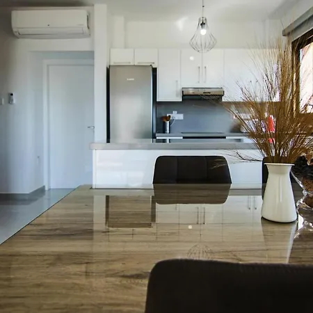 Phaedrus Living City View Luxury Flat Georgos 203 Lägenhet