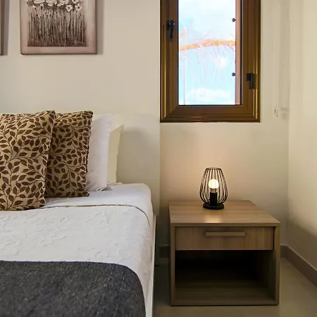 Phaedrus Living City View Luxury Flat Georgos 203 Lägenhet *