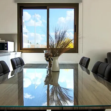 Phaedrus Living City View Luxury Flat Georgos 203 Пафос